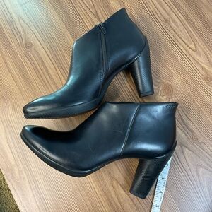 Ecco Black leather ankle boots women's size 41 (10) with 1.5" heel NEW